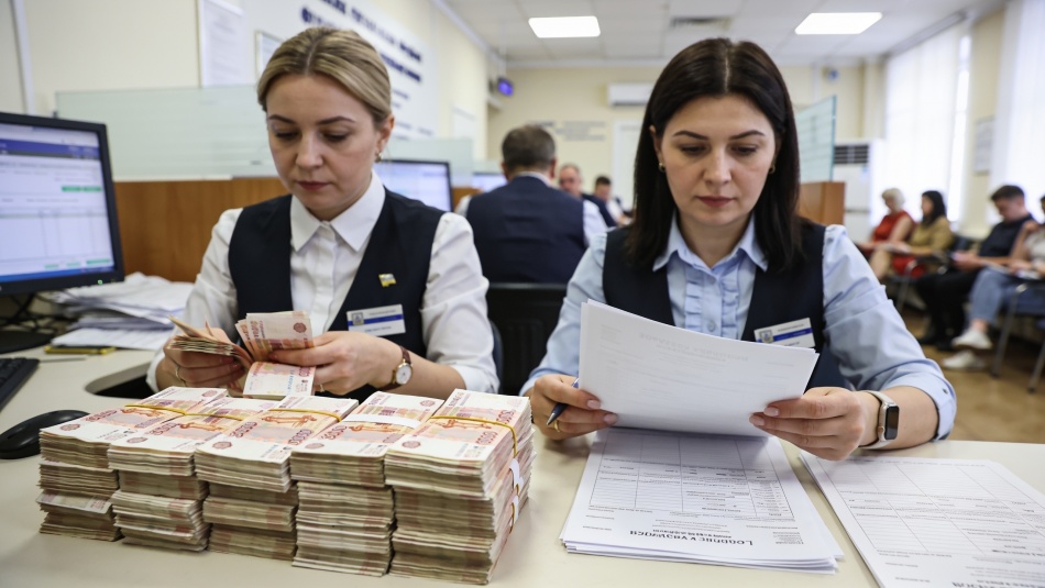 Ликвидность банков в России снизилась до минимума за четыре года