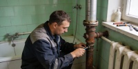 Управляющие компании теперь обязаны менять старые стояки за свой счет