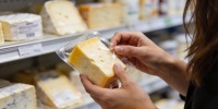 Как в магазине отличить настоящий сыр от подделки: советы для покупателей