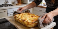 Картофельный гратен из духовки: быстрый рецепт с молоком и сыром
