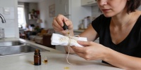 Как сделать безопасный ароматизатор для дома из риса и салфетки