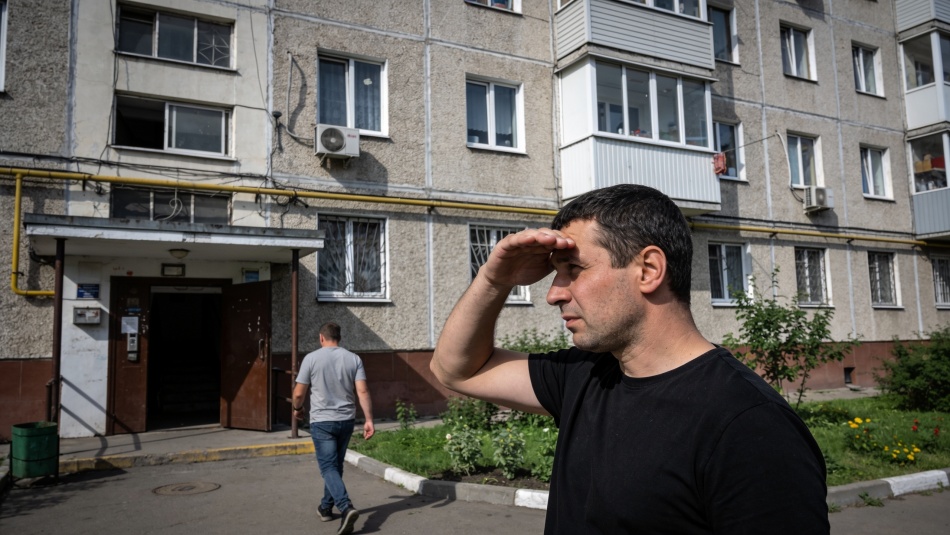 Новосибирец получил ожог глаз после конфликта во дворе с незнакомцем