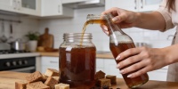 Как приготовить домашний квас на сухарях: рецепт с секретом из детства