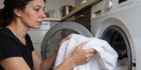Как вернуть белизну полотенцам без кипячения: простой способ с борной кислотой