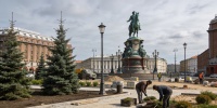 В сквере у площади Хо Ши Мина завершают обновление территории