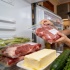 Россияне массово замораживают продукты дома из-за скачка цен и перебоев