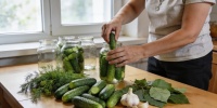 Как засолить огурцы на зиму по старинному рецепту: секреты вкуса и хруста