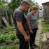 Сосед помог очистить выгребную яму без откачки: семейный опыт