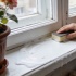 Как быстро вернуть белизну пластиковым подоконникам без разводов