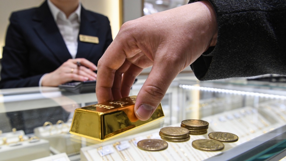 Почему золото резко подешевело и стоит ли ждать нового роста цен