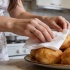 Пышки на кефире и майонезе: быстрый рецепт для домашнего чаепития