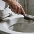 Уксус и сода против налета: простой способ вернуть унитазу белизну