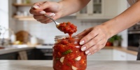 Аджика без варки: быстрый рецепт для яркого вкуса и свежести на зиму