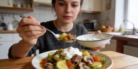 Четыре простых рецепта тушеных кабачков для обеда и ужина без лишних хлопот