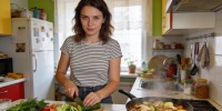 Летнее рагу с курицей и кабачками: быстрый рецепт для сытного ужина