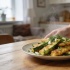 Жареные кабачки с чесноком: быстрый рецепт, который заменяет мясо