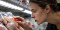 Пять признаков некачественной курицы: как не ошибиться при покупке в магазине