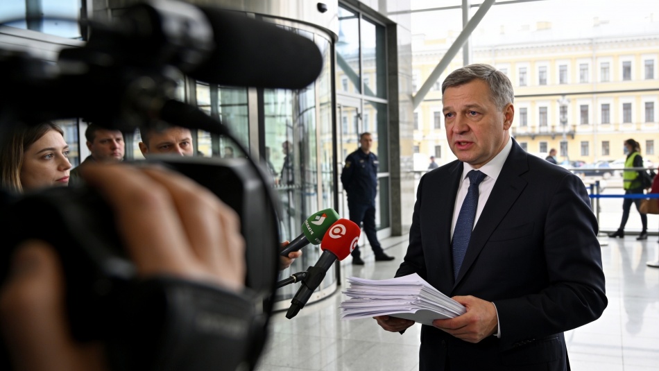 Миронов обвинил единороссов в удалении запрещенного контента из соцсетей