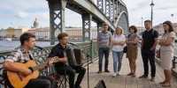 Музыканты выступают на мостах Петербурга в рамках фестиваля