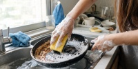 Как вернуть блеск сковороде без химии: проверенный способ для кухни