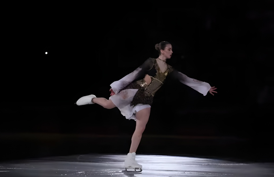 Камила Валиева представила новую программу на льду в Шанхае