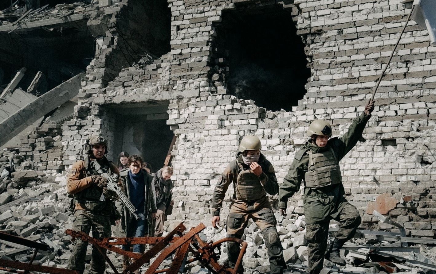 Кадр из фильма &laquo;Малыш&raquo;