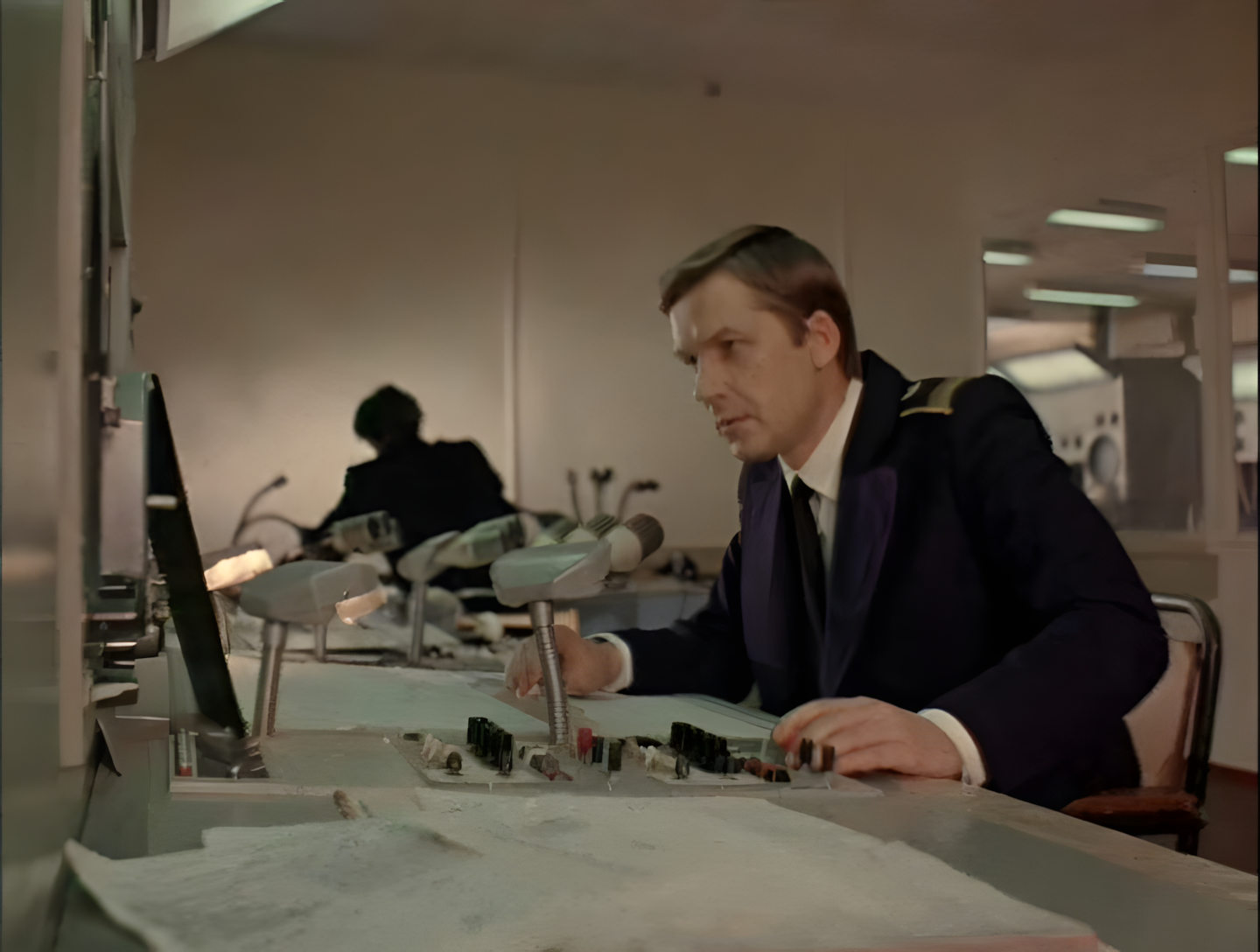 Кадр из фильма &laquo;Размах крыльев&raquo;