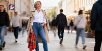 7 стильных вещей, которые женщины после 40 выбирают к джинсам
