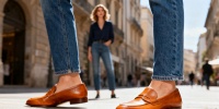 Коньячные туфли снова в моде: как джинсы становятся элегантнее