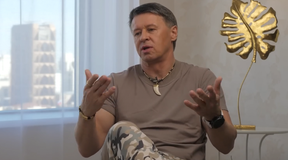 Сергей Исаев впервые показал новую избранницу после развода