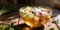 Неожиданный ингредиент меняет вкус окрошки: новый взгляд на летний суп