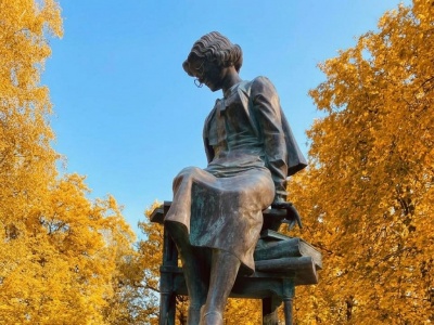 Фото Памятник А.И.Зеленовой Фото Памятник А.И.Зеленовой