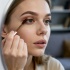 Коричневая тушь возвращается: как мягкий оттенок меняет взгляд и макияж