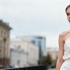 Jacquemus весна-лето 2026: греческие драпировки и светлая палитра в повседневной моде