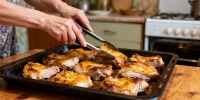 Шашлык в духовке за 30 минут: сочное мясо без мангала и хлопот