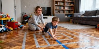 Как обычный скотч помогает развивать пространственное мышление у детей