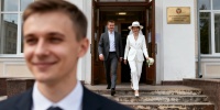 Почему стильные невесты выбирают костюмы и мини для росписи в загсе