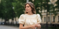 Блузы с рукавами-буфами и акцентным лифом стали символом нового сезона