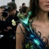Schiaparelli показали коллекцию о пустоте и свете на Неделе моды в Париже