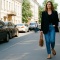 Джинсы и лето: как меняются привычные образы в 2026 году