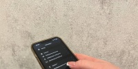 Почему смартфон замолкает, если положить его экраном вниз