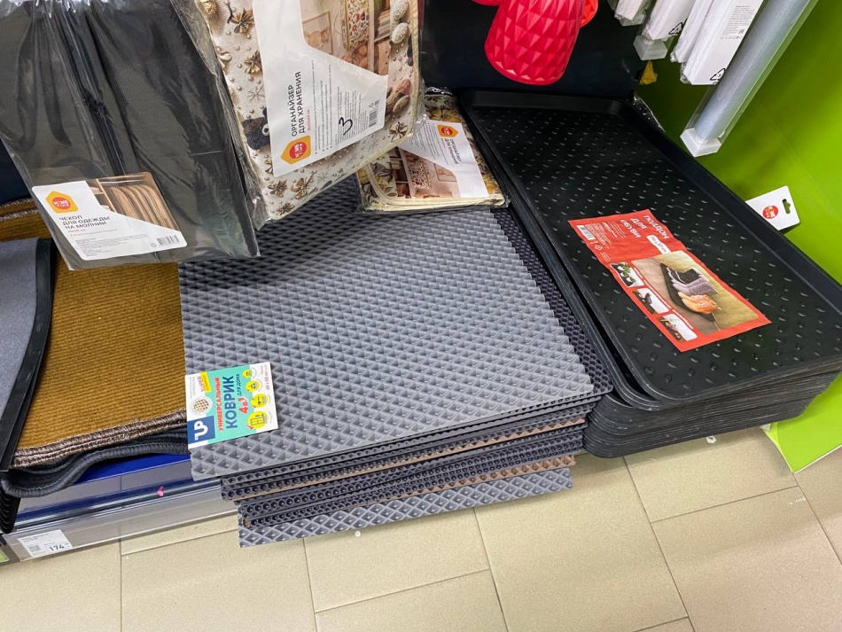 Кладу этот коврик из Fix Price не у двери: простое решение избавило от вечной уборки