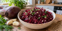 Салат из свеклы с курицей и яйцами стал фаворитом осенних ужинов