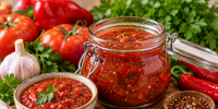 Домашний сацебели выбирает свой рецепт для мяса и овощей