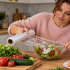 Какие продукты нельзя заворачивать в пищевую пленку: привычная упаковка может испортить еду