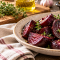 Запеченная свекла задает новый вкус привычному салату