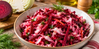 Вкусное дополнение к любому ужину: как приготовить салат из свеклы с капустой и орехами