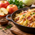 Капуста с копчёным беконом и яблоком: баварский гарнир, от которого просят добавку