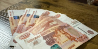 Россиянам стоит держать наличные средства дома: рекомендации эксперта