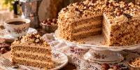 Торт как из кондитерской, но домашний: немецкий рецепт с орехами и кофейным кремом
